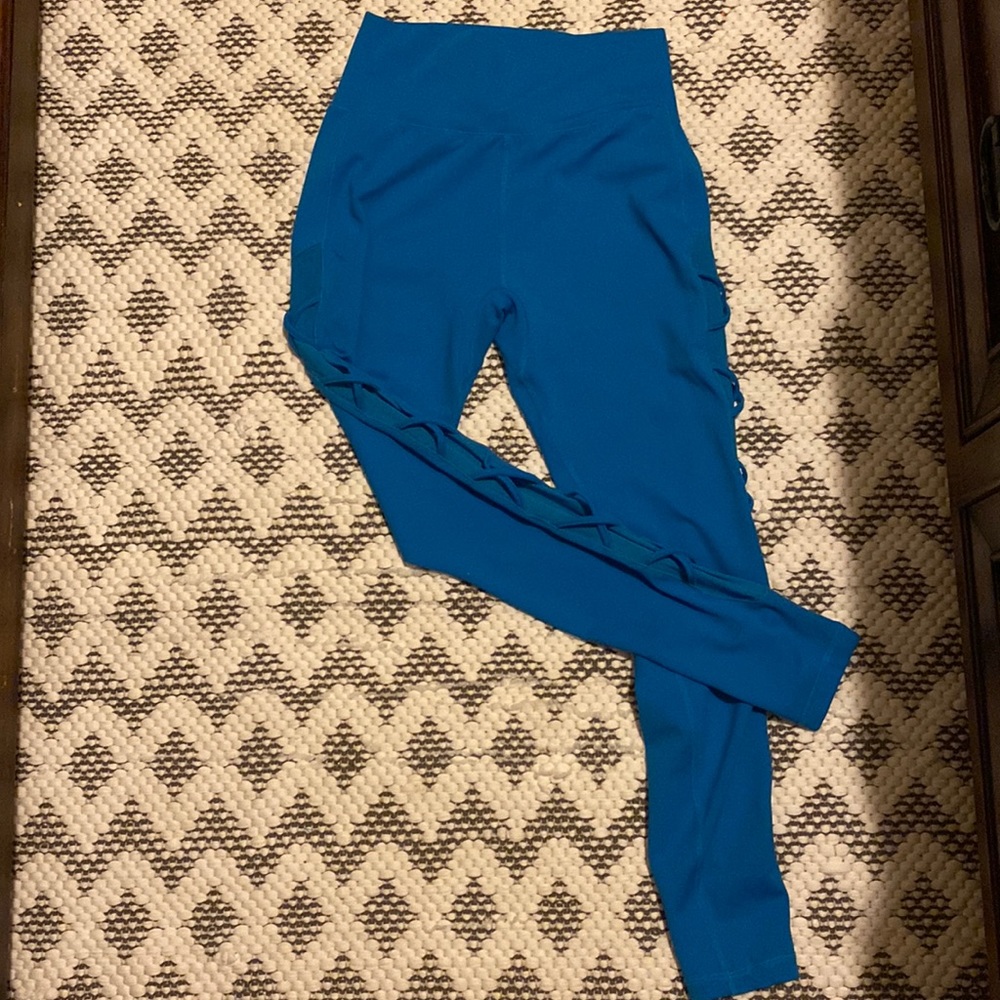 BuffBunny cross my heart leggings
